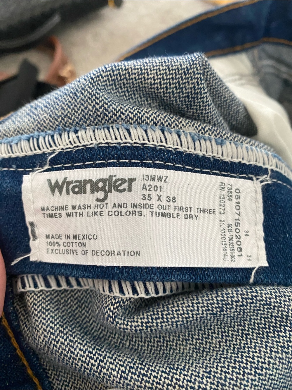 Men’s Wrangler - WRANGLER COWBOY CUT ORIGINAL FIT JEAN - Size 35x38 - Picture 12 of 12